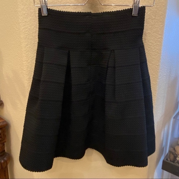 NWT~H&M Black Skater Skirt Size Small - Picture 4 of 7